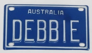 DEBBIE NOVELTY NAME MINI TIN AUSTRALIAN LICENSE NUMBER PLATE - Bild 1 von 1
