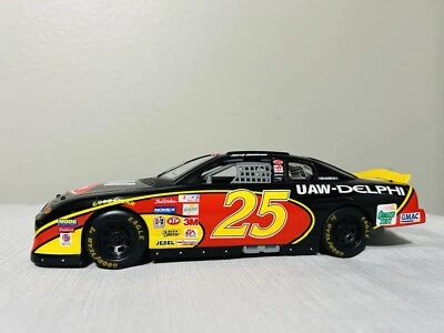 2001 Monte Carlo 1:24 Bank Jerry Nadeau  #25 UAW Delphi Diecast Team Caliber - Image 1 of 2