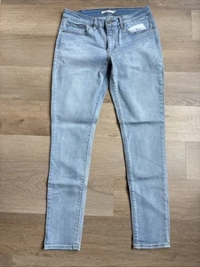 Levi's 711 Skinny Fit Womens Light Blue Jeans Sz 30/30 Light Use - Picture 1 of 7