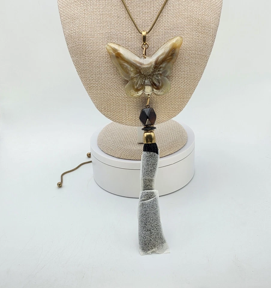 全新! CHICO'S 蝴蝶项链黑色流苏可转换面霜丙烯酸 Adj。 40 — 第 1/4 张图片