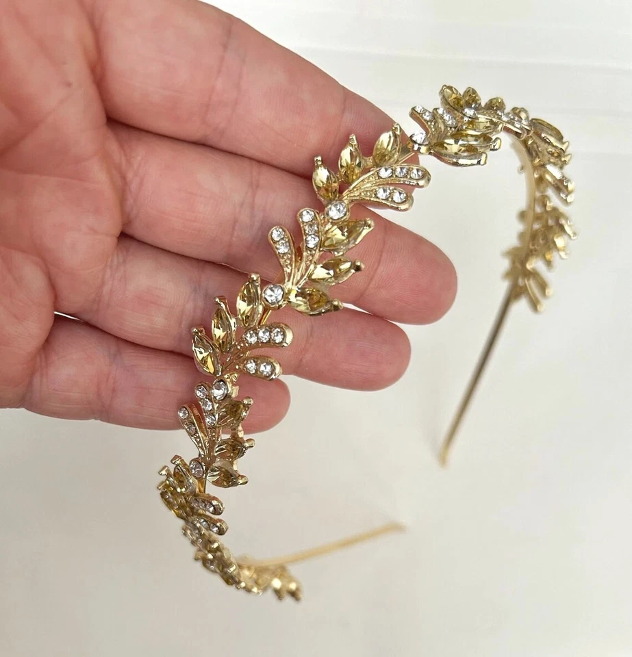Diadema/tiara nupcial de oro amarillo de 18 quilates con diamantes talla brillante para mujer 1 pieza Foto 1 de 4