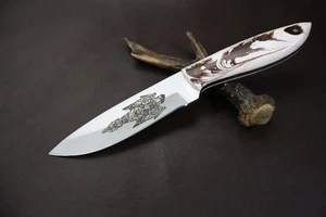 CUCHILLO SKINNER DE ACERO GRABADO HECHO A MANO DE 8" CON MANGO DE RESINA CON FUNDA - Imagen 1 de 6