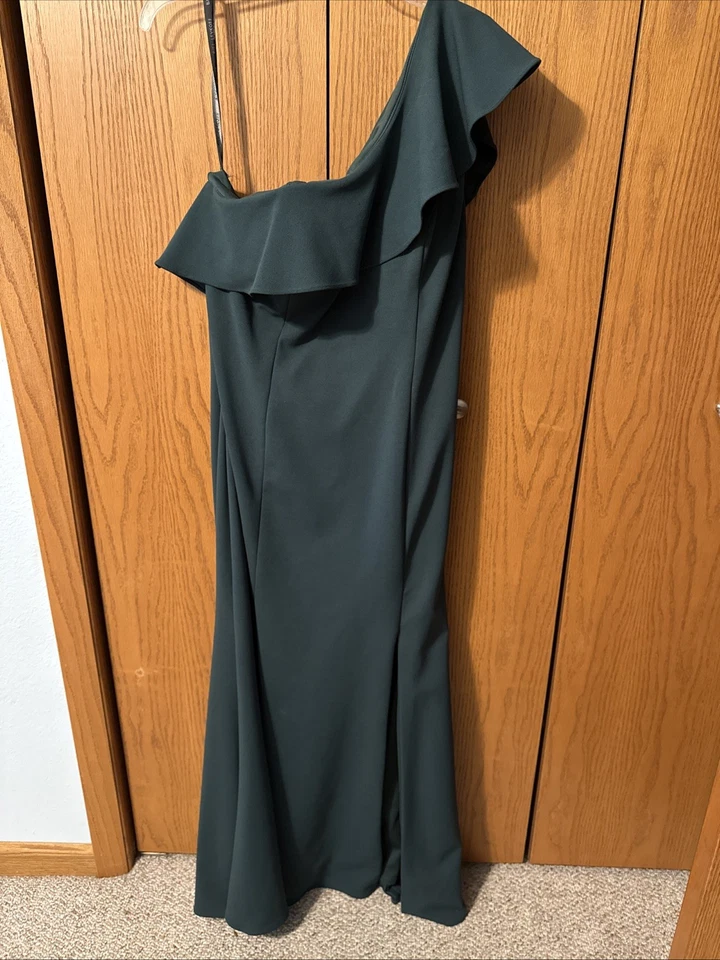 Vestido Formal de Dama de Honor Verde Forrest Talla 14 Foto 1 de 3