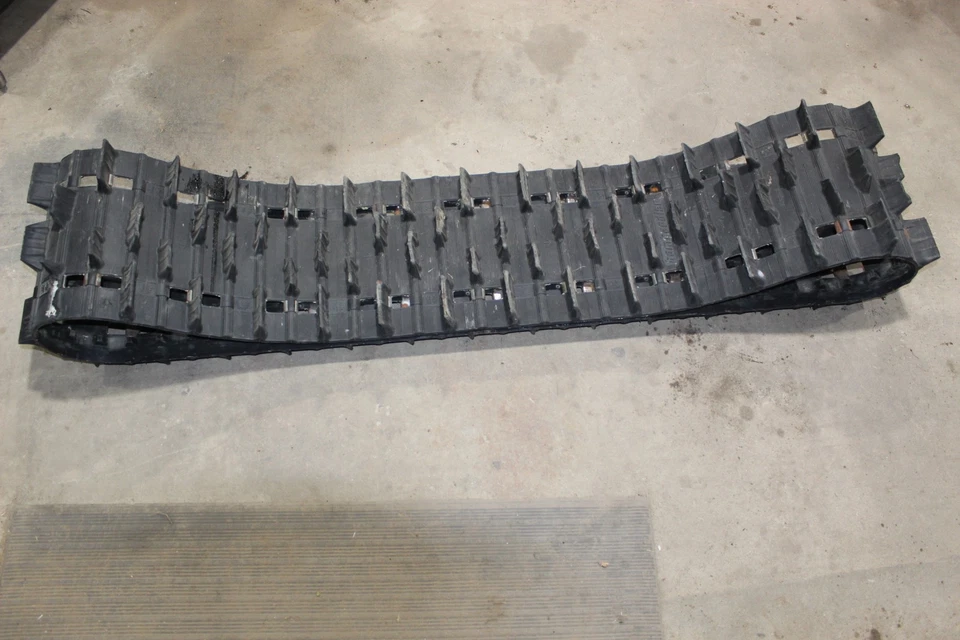 2000 Ski-doo Summit 800 Highmark Track 151x15x2 2.52 Pitch 1 Missing Lug - Image 1 of 4