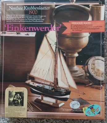 Schiffsmodell-Bausatz "Finkenwerder Nordsee Krabbenkutter um 1900" 1:48 in OVP - Bild 1 von 3
