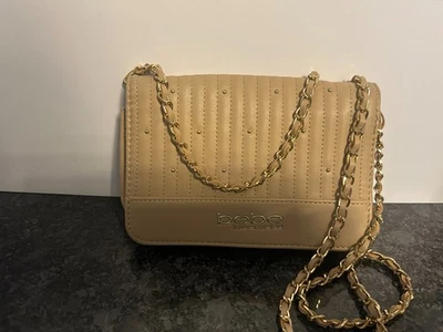 Cartera cruzada Bebe acolchada de cuero sintético con tachuelas Foto 1 de 4