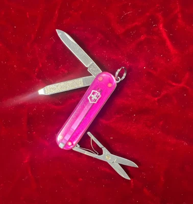 Navaja suiza Victorinox clásica rosa translúcida Foto 1 de 4