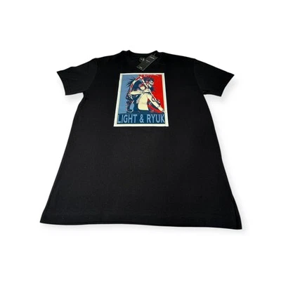 Camiseta Avenue 1975 Light & Ryuk estampa gráfica anime mangá preta média - Imagem 1 de 4