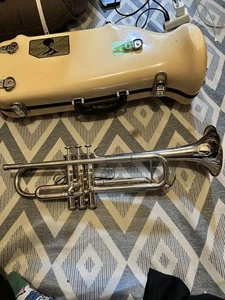 YAMAHA Xeno YTR-8335 RG Trumpet Silver - Picture 1 of 12