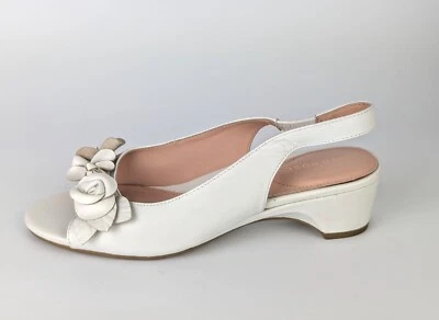 Sandalias Taryn Rose para mujer de cuero marfil punta abierta talla 6,5B Foto 1 de 4