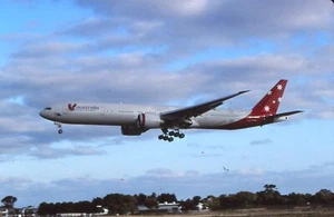 Original colour slide Boeing 777 VH-VOZ of Australia Airlines - Picture 1 of 1