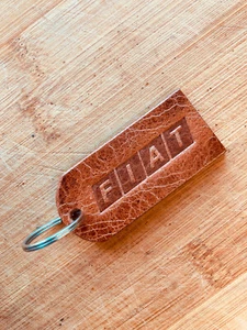 Leder Schlüsselanhänger leather keychain - Classic Fiat Uno Panda 124 127 131 OG - Picture 1 of 4