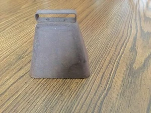 Vintage Metall Kuh Glocke Tier primitiv rustikal 4,5" hoch klingelt laut - Bild 1 von 8