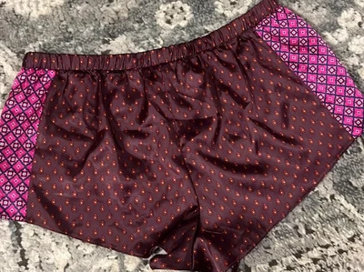 Nuevo sin etiquetas Victoria's Secret Talla M Pijama Satinado Pantalones Cortos para Dormir Púrpura Granate Rosa Shortie Foto 1 de 3