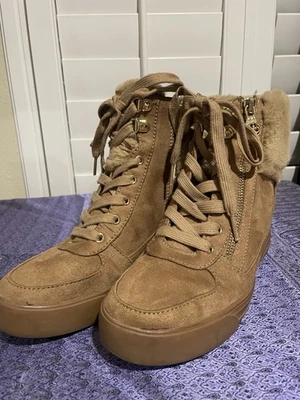 Botas de tacón oculto de cuña Guess Dustyn para mujer talla 6 Foto 1 de 4