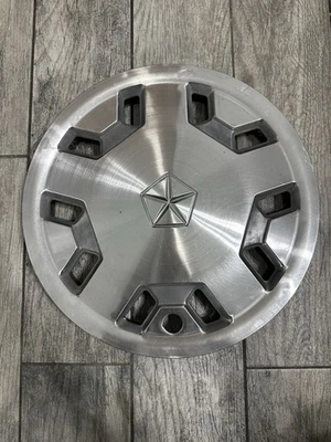 "Cubierta de rueda tapacubos One 88-93 Dodge Caravan Plymouth Voyager 14"" 4284674" Foto 1 de 4