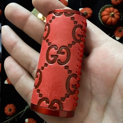 Estuche encendedor rojo Gucci estampado GG rojo con puntada roja GG (artículo nuevo) Foto 1 de 2