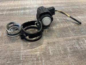 2002-2005 Cadillac SDV Bosch Parking Sensor PN#25679105 WHITE - Picture 1 of 3