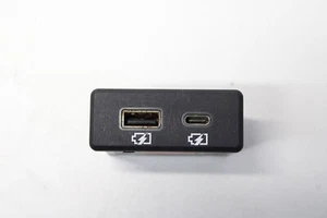 2018-2019 NISSAN MURANO REAR CENTER CONSOLE DUAL USB CHARGING PORT OEM - Picture 1 of 6