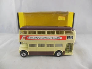 Corgi 469 AEC Routemaster in brauner & cremefarbener Lackierung World Airways Werbung   - Bild 1 von 12