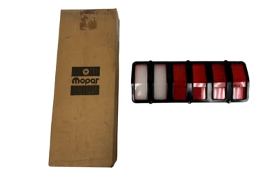 Lente de luz trasera derecha Dodge Demon 1971-1972 3514352 nuevo en stock Foto 1 de 4