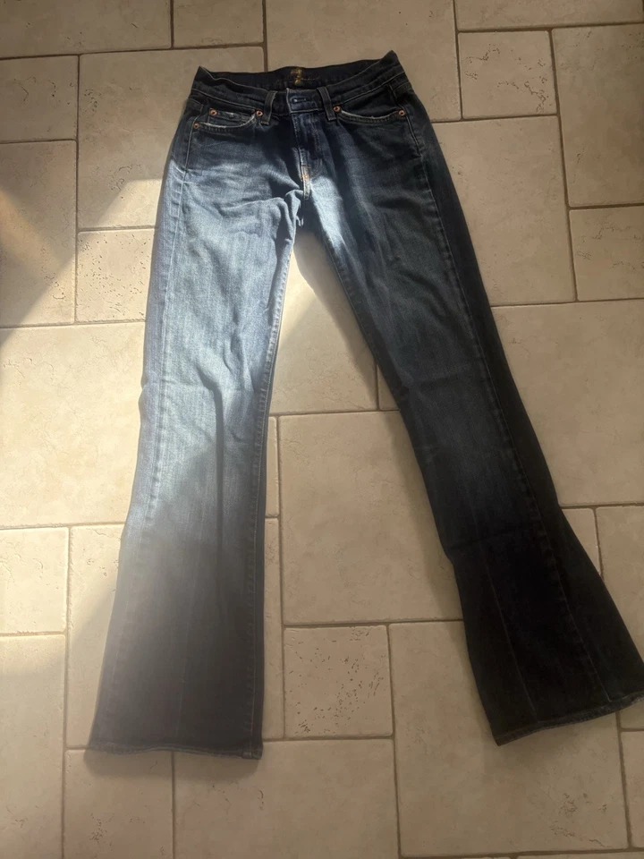 Pantalones de mezclilla acampanados lavados oscuros para mujer 7 for All Mankind talla 26 Foto 1 de 3
