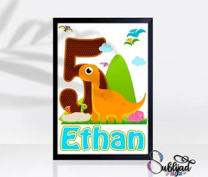 Affiche anniversaire personnalisable avec âge et prénom théme  Dinosaure - Picture 1 of 1