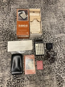 70er Vintage Texas Instruments TI-2550 II Taschenrechner komplett Lederetui Box - Bild 1 von 17