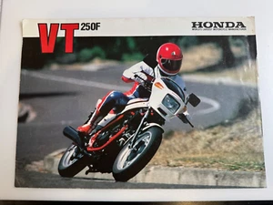 Honda VT250F-D Verkaufsprospekt 1983 - Bild 1 von 4