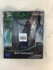 Batwoman Statue Diamond Select Gallery Arrow TV Show CW - Picture 1 of 9