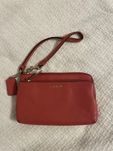 COACH Mini pochette pochette da polso con doppia zip in pelle rosa - Foto 1 di 7