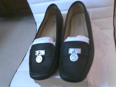 Mocasín Michael Kors de cuero negro Hamilton con logotipo plateado MK talla 7,5 Foto 1 de 4