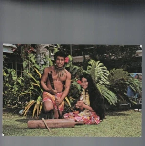 UNUSED VINTAGE POSTCARD ,ENTERTAINERS , AGGIE GREY HOTEL , APIA , WESTERN SAMOA - Picture 1 of 1