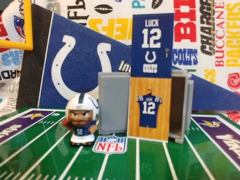 NFL Teenymates 2017 Series 6 Indianapolis Colts QB Andrew Luck figure/locker set Cover