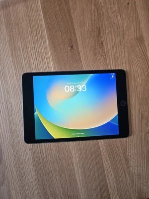 IPad Mini 5th Gen Grey Retina Display - Image 1 of 4