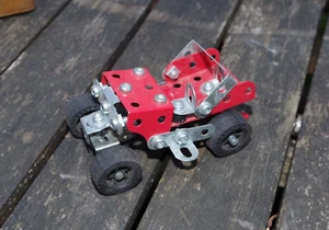 MECCANO JEEP montée, à compléter, TRES BON ETAT voir photos. - Photo 1/3