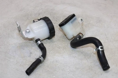 Suzuki GSXR600 2007 OEM Par de botellas de depósito de líquido maestro de frenos delantero trasero Foto 1 de 4