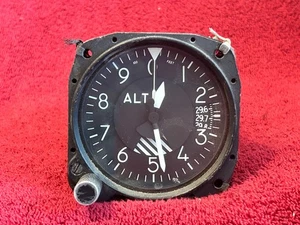 AEROSONIC PRESSURE ALTIMETER P/N 101720-01545 TO 20,000 FEET - Picture 1 of 7