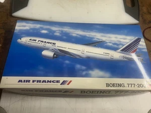 Hasegawa Boeing 777 ...1/200...Kit LT29 - Picture 1 of 3