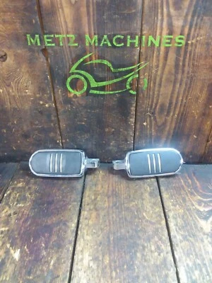 2018 Harley Davidson Street Glide Oem passenger pegs foot rests foot pegs - Imagem 1 de 4