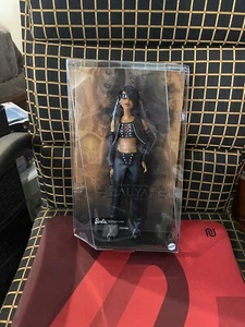 Barbie Signature Aaliyah Muñeca Coleccionable En Negro Imitación Cuero Conjunto EN MANO - Imagen 1 de 2