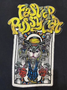 FASTER PUSSYCAT Wake Me When It T-Shirt Unisex Adulto dalla S alla 5XL MI362 - Foto 1 di 3