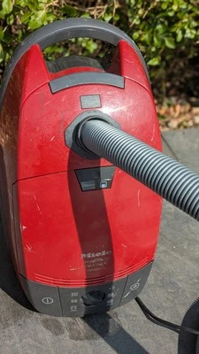 Miele Compact C1 Cat & Dog Vacuum hoover - Parts - some accessories included - Image 1 of 4