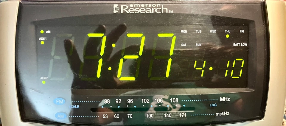 Умный набор Emerson Research CKS2237 автоматические часы радио двойной будильник - ПРОТЕСТИРОВАН/РАБОТАЕТ - Изображение 1 из 4