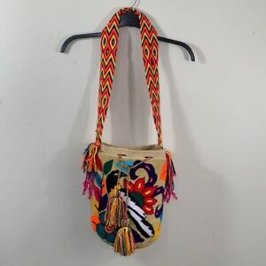 Wayuu Mochila Bag Medium Multicolor Floral Bird Woven Columbian Bucket bag
