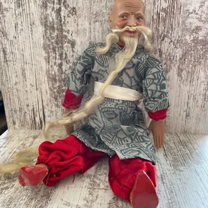 Antike graue und rote Kleiderkleidung chinesische Figuren Statuen russische Puppe - Bild 1 von 5