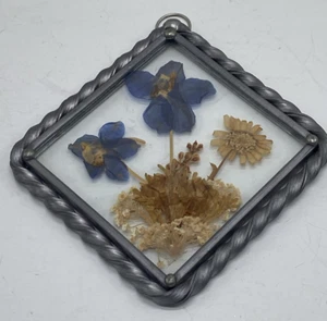Vintage gepresstes Blumenglas Sonnenfänger Diamant quadratische Form gedrehter Zinnrahmen - Bild 1 von 8