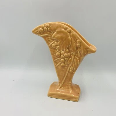 Vtg Pottery USA Salmon Pink Fan Vase with Embossed Grapes mid century McCoy - Image 1 of 4