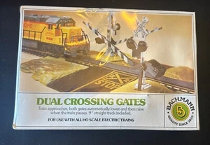 NEW Vintage Bachmann HO Scale Operating Dual Crossing Gates #46220 - Picture 1 of 4
