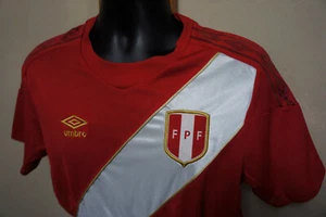 NEU Umbro Peru Herren Fußball Trikot Medium rot Nationalmannschaft FPF s33 - Bild 1 von 7